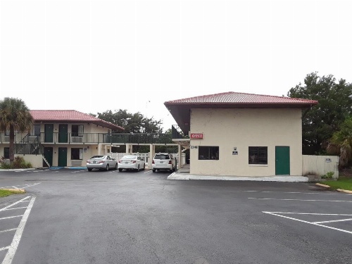 Riviera Motel image 5